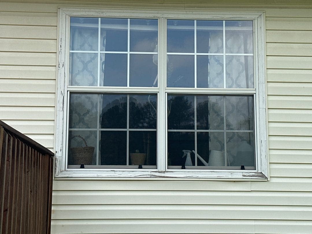 Outdated vinyl windows prior to 6000 Series double hung window installation in Snellville, GA